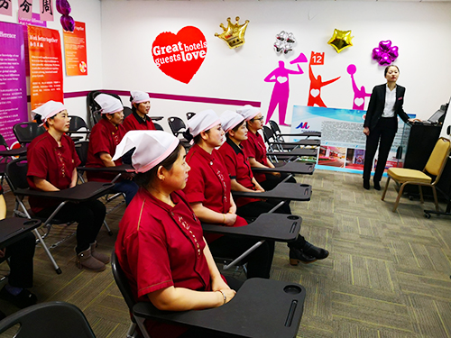 加強(qiáng)餐飲員工培訓(xùn) 提升餐飲服務(wù)質(zhì)量