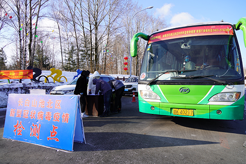 我是黨員我?guī)ь^，一線防控共擔(dān)當(dāng)